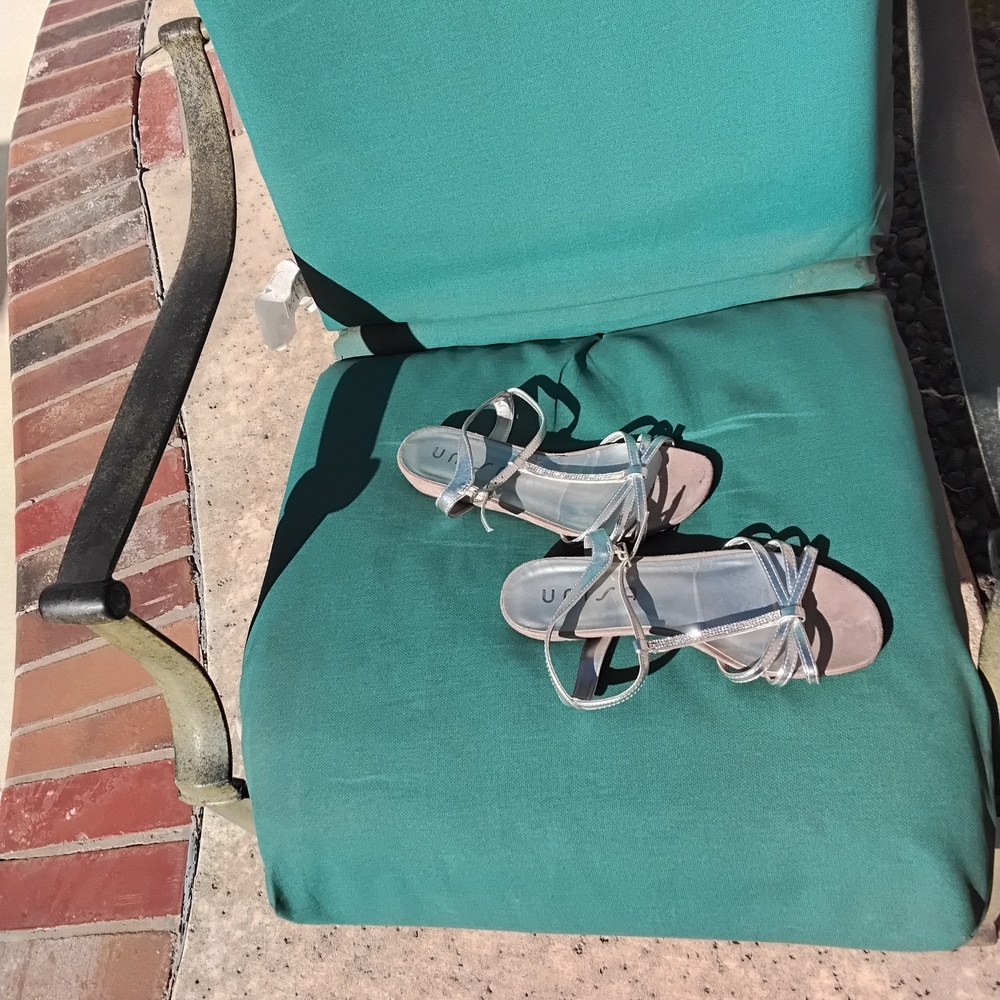 UNISA Silver Rhinestone Sandals Size 8 Sparkly Summer Dressy